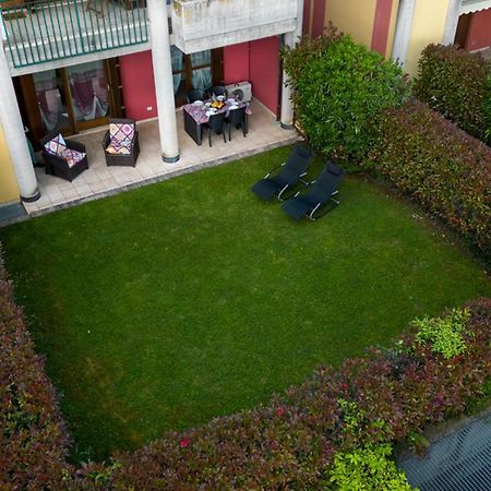 Oleandro Apartment - Featuring A Private Garden And Access To 5 Pools Десенцано дел Гарда Екстериор снимка