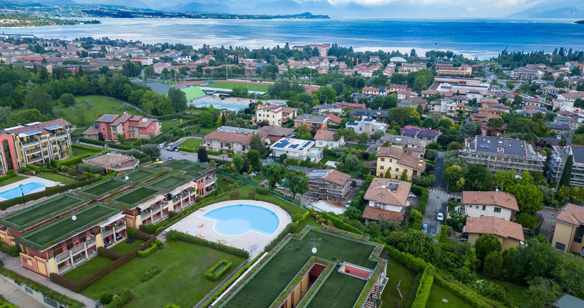 Oleandro Apartment - Featuring A Private Garden And Access To 5 Pools Десенцано дел Гарда Екстериор снимка